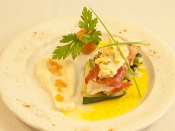 Dining / Restaurant - Chicken & Ham